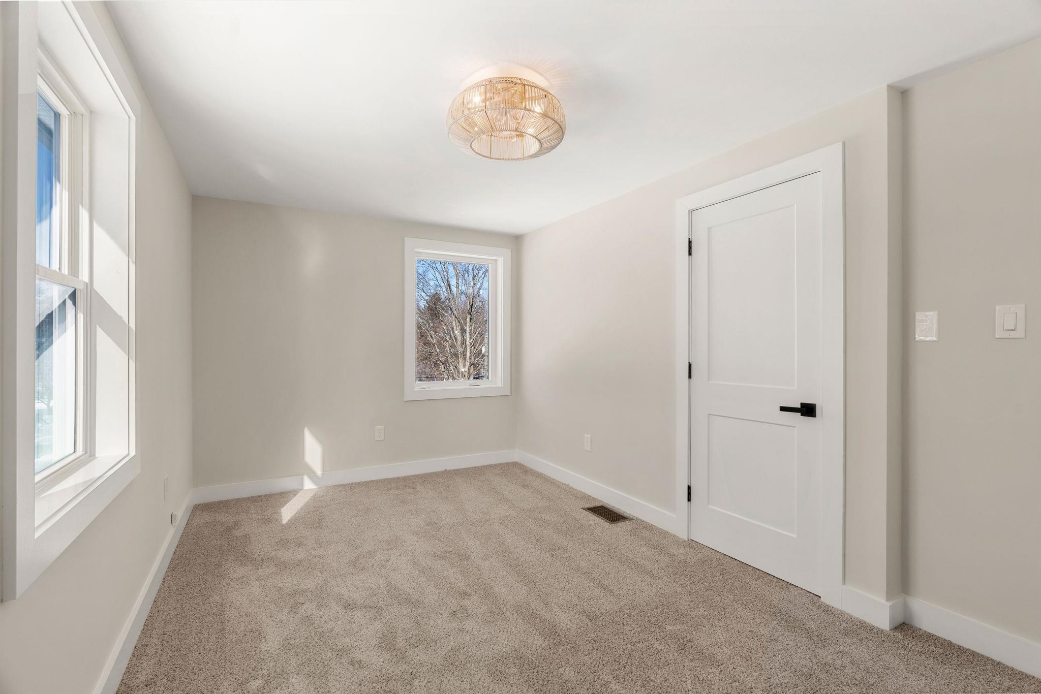 40 Hillside Avenue Derry, NH 03038 - Photo 33 of 55