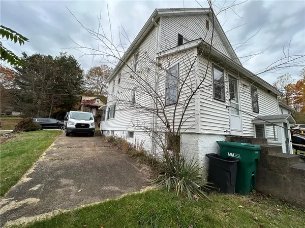 a car parked in front of white house