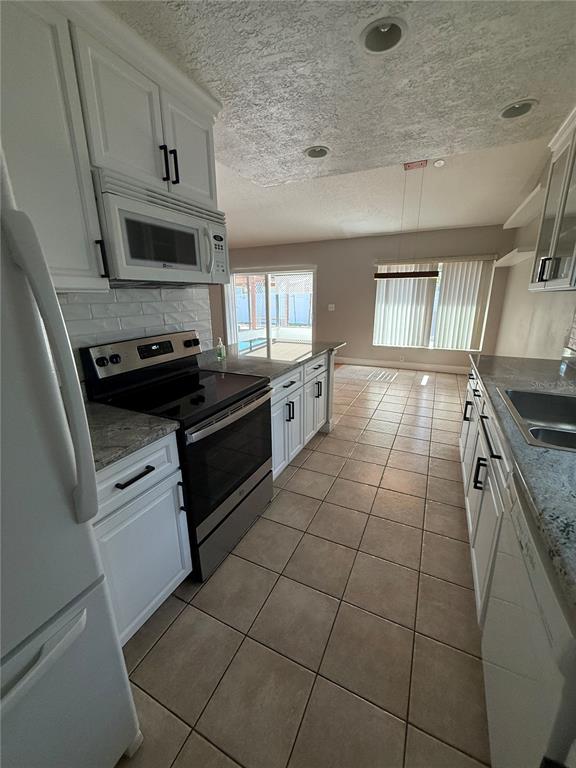 2075 Shadow Pine Drive Brandon, FL 33511 - Photo 13 of 57