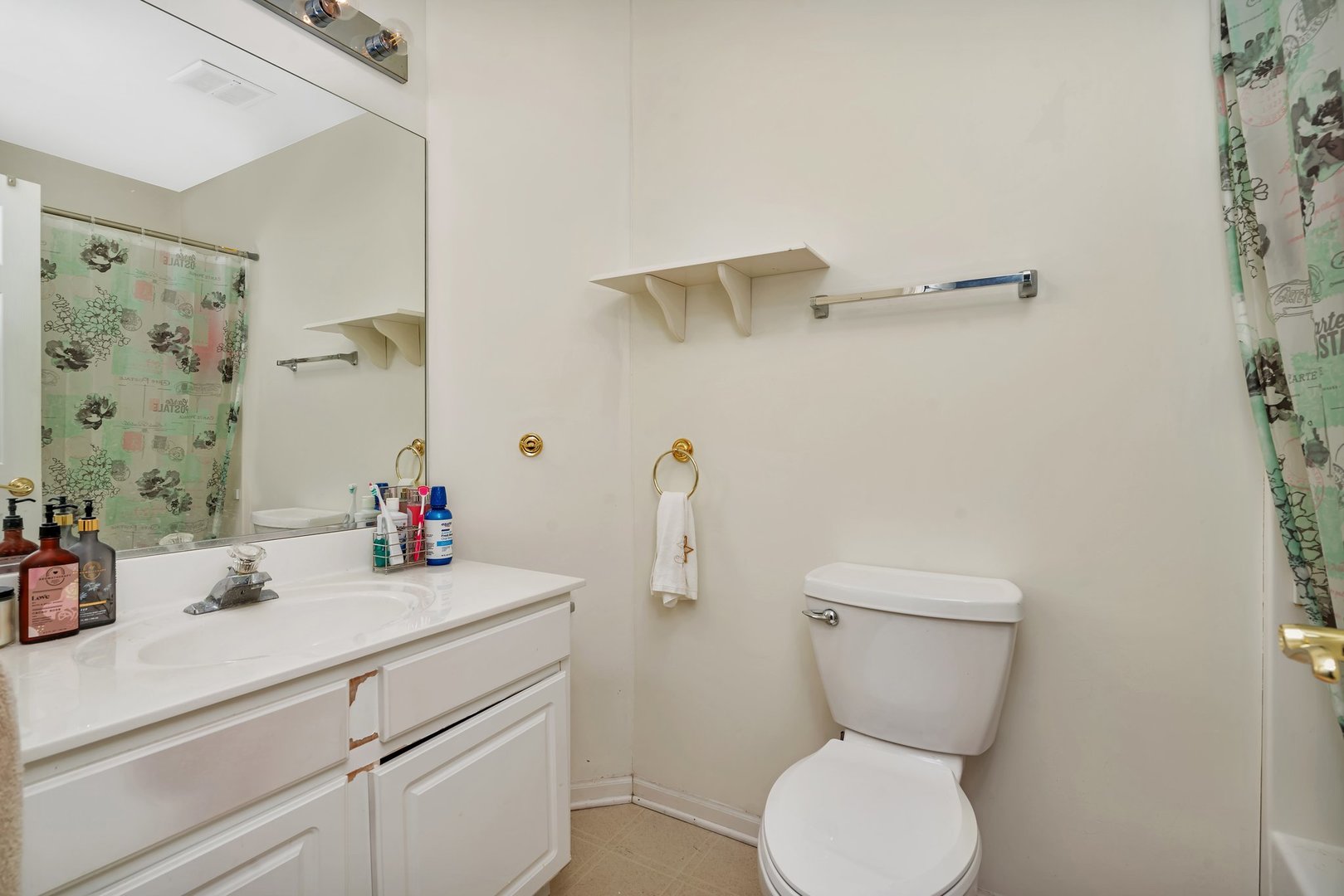 122 Enclave Circle, Unit D Bolingbrook, IL 60440 - Photo 13 of 20 a bathroom with a toilet sink and mirror