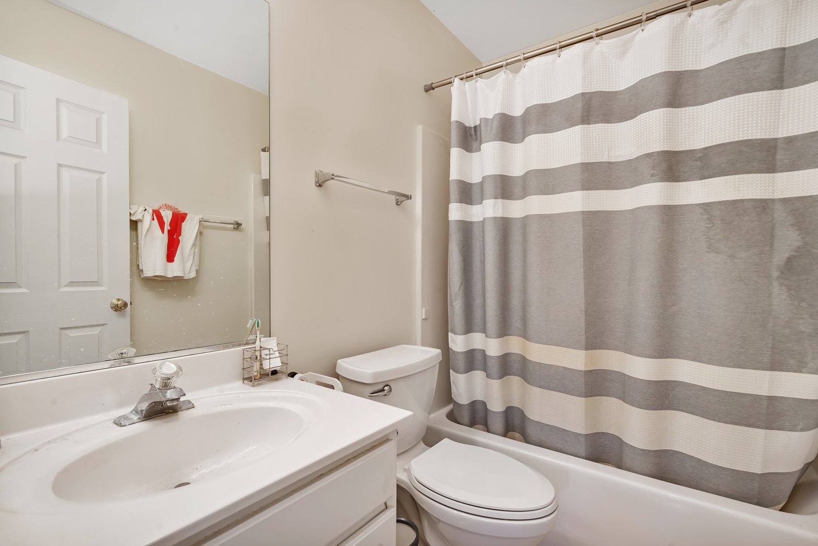 122 Enclave Circle, Unit D Bolingbrook, IL 60440 - Photo 16 of 20 a bathroom with a sink toilet and shower