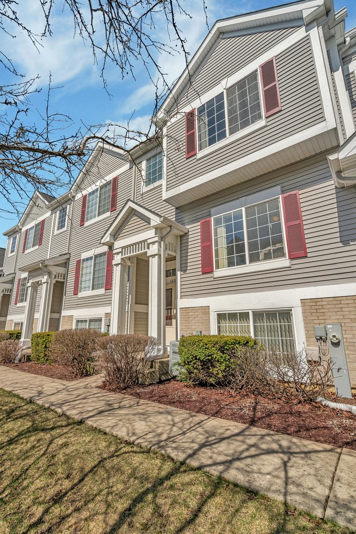 122 Enclave Circle, Unit D Bolingbrook, IL 60440 - Photo 2 of 20 a front view of a house