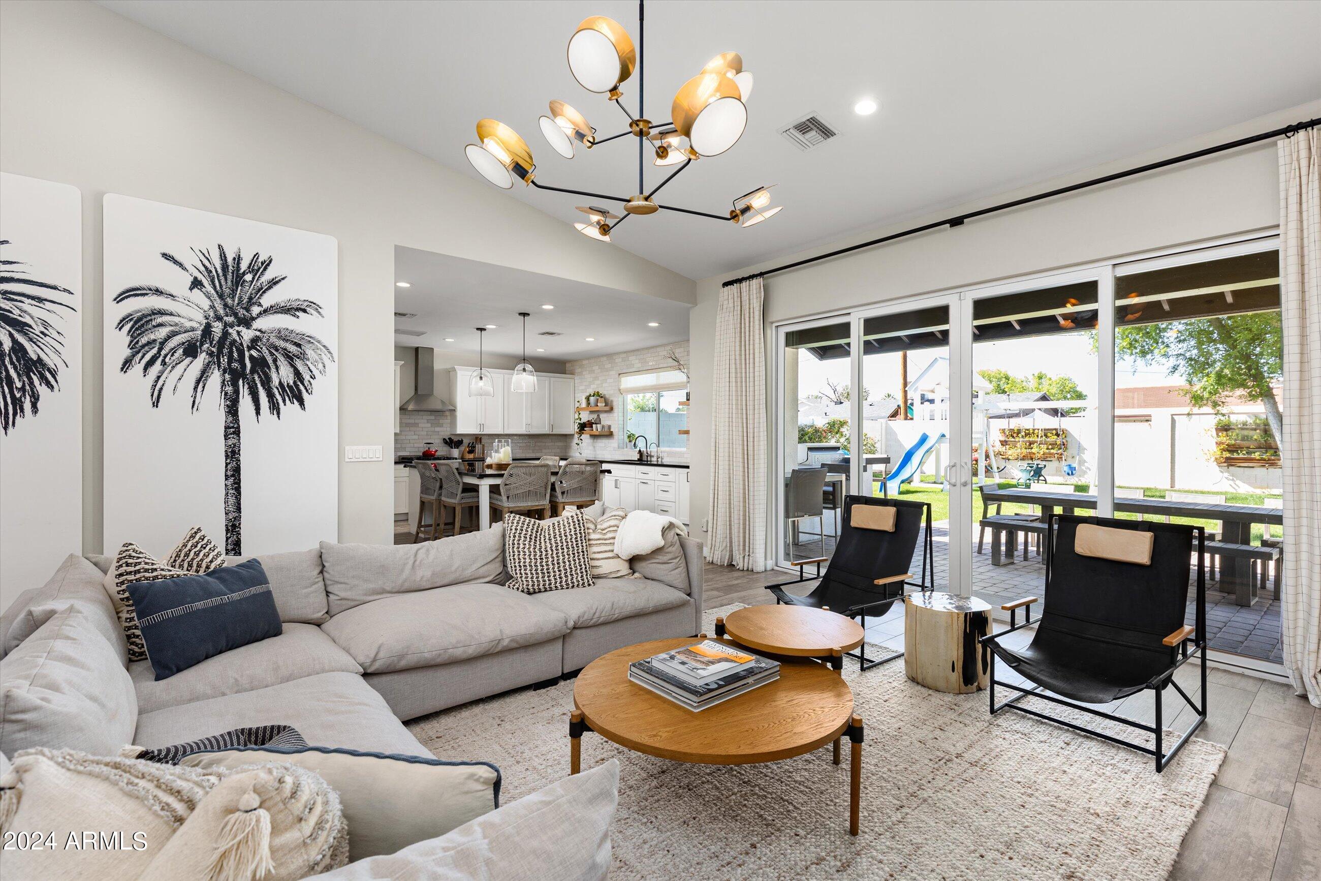 4322 East Cheery Lynn Road Phoenix, AZ 85018 - Photo 4 of 18 09-4322 W Cheery Lynn Rd-9