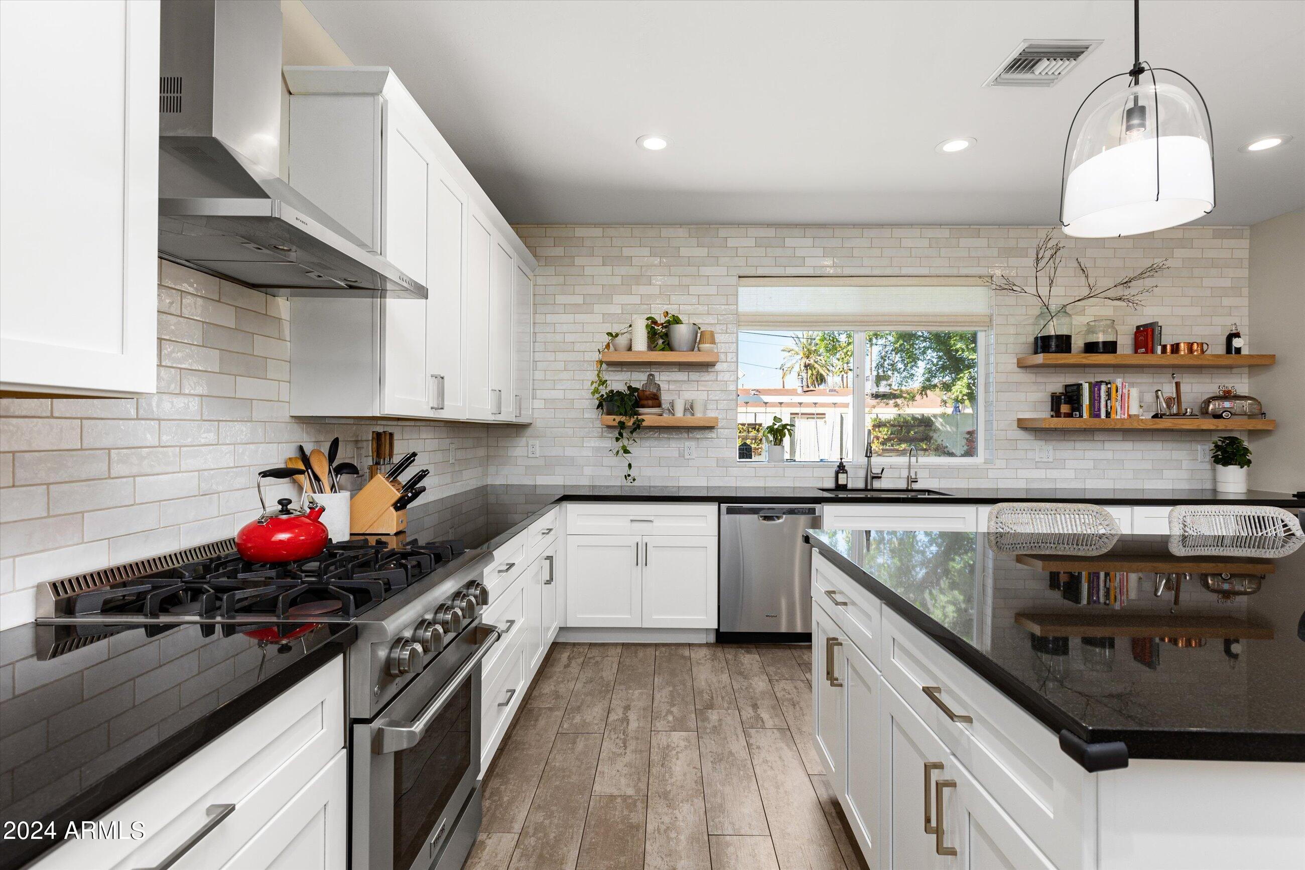 4322 East Cheery Lynn Road Phoenix, AZ 85018 - Photo 10 of 18 15-4322 W Cheery Lynn Rd-15