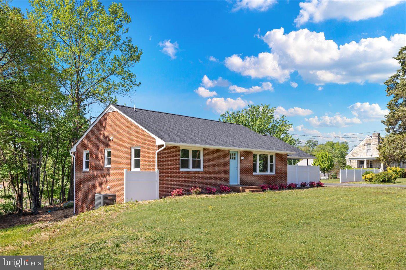451 Truslow Road Fredericksburg, VA 22405 - Photo 2 of 29 Gallery Image 2