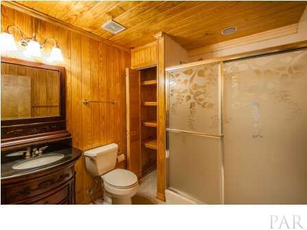 150 Balboa Road Cantonment, FL 32533 - Photo 15 of 25 Guest bath
