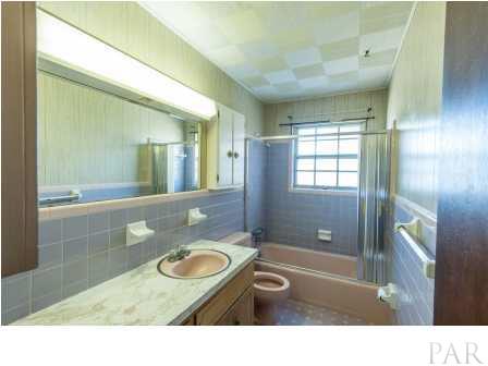 150 Balboa Road Cantonment, FL 32533 - Photo 17 of 25 Main Bath of the home also in the main hallway