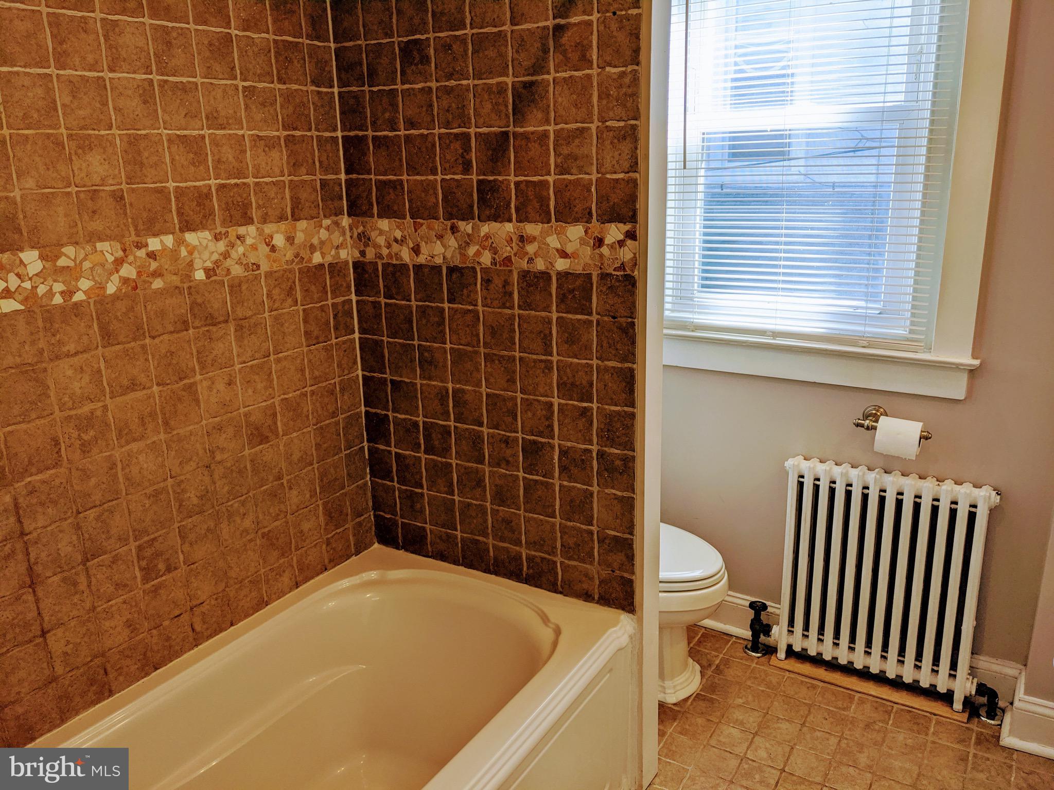 260 Rochelle Avenue Philadelphia, PA 19128 - Photo 11 of 18 2nd Floor Expanded Bathroom