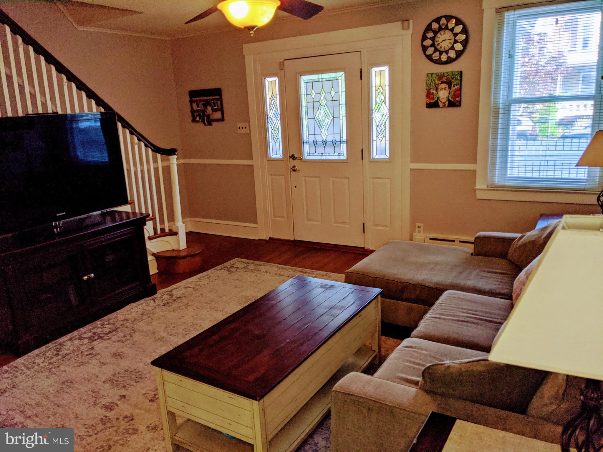 260 Rochelle Avenue Philadelphia, PA 19128 - Photo 4 of 18 Living Room/Front Entrance