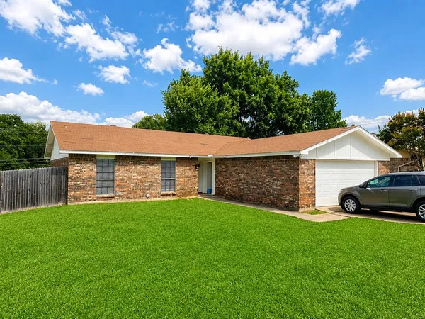 $2,600 | 2304 Chinaberry Drive, Bedford, TX 76021