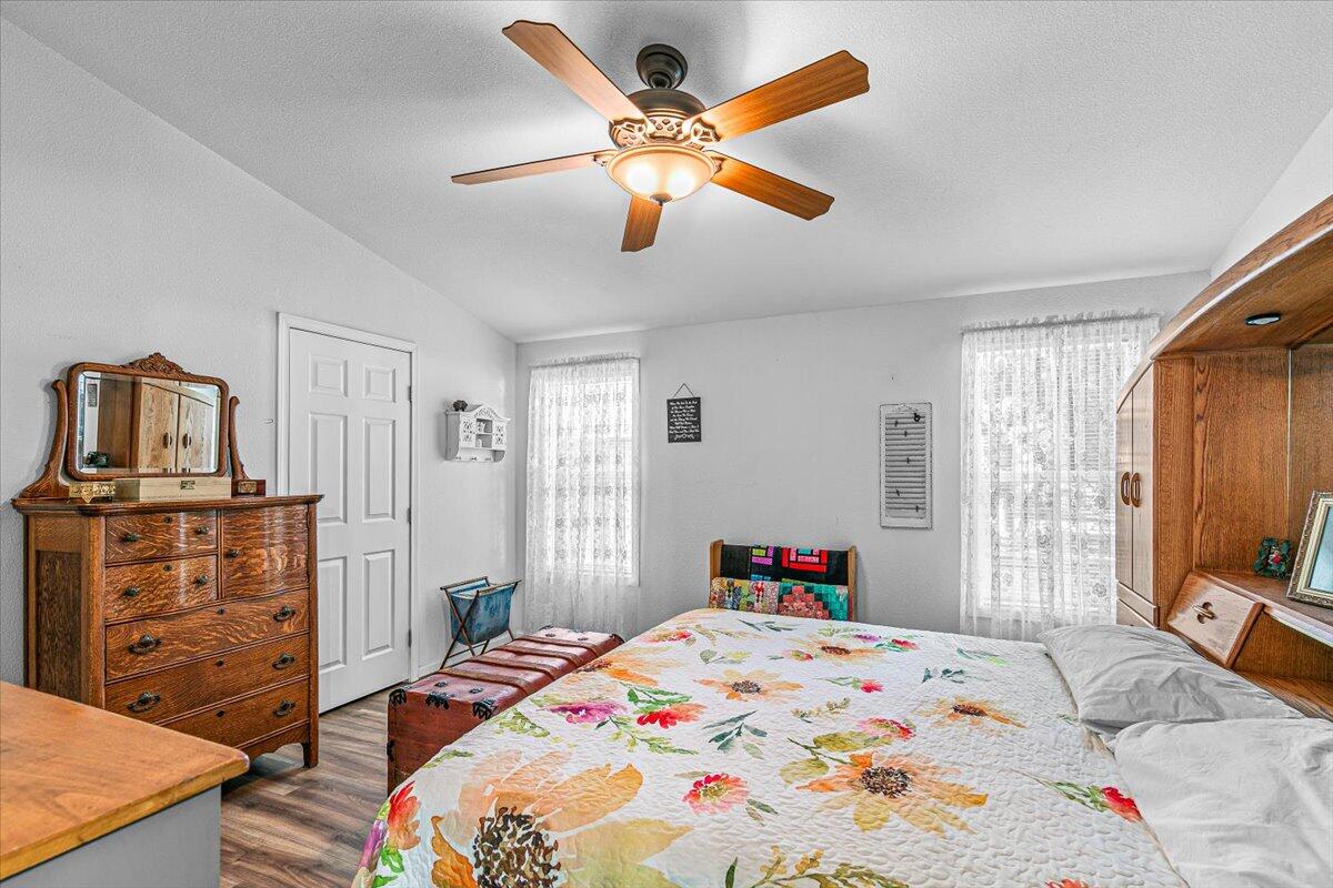 6901 Old Stage Road, Unit 13 Central Point, OR 97502 - Photo 13 of 24 15-16