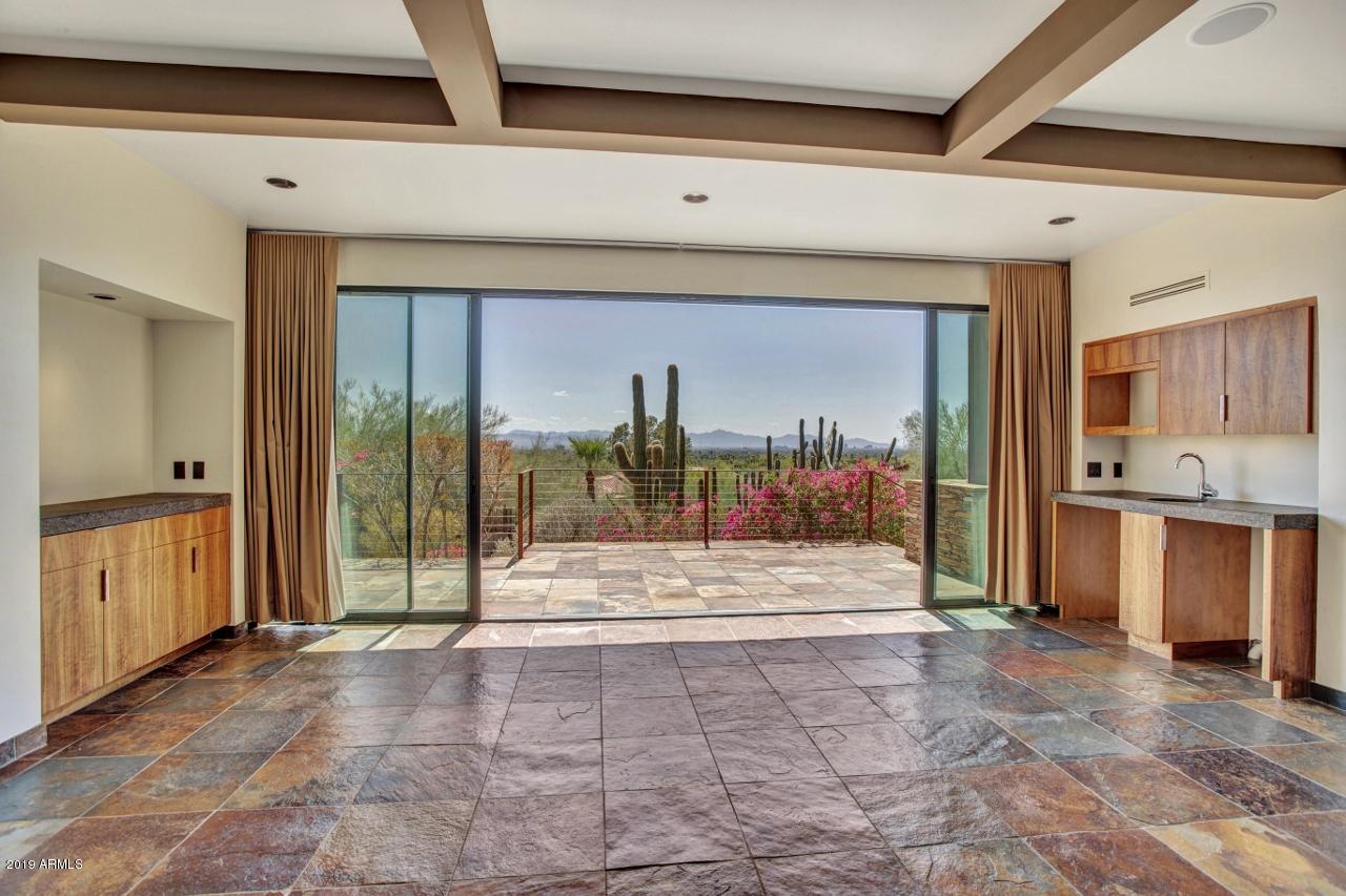 5401 East Wonderview Road Phoenix, AZ 85018 - Photo 19 of 58 Vanishing doors in great room