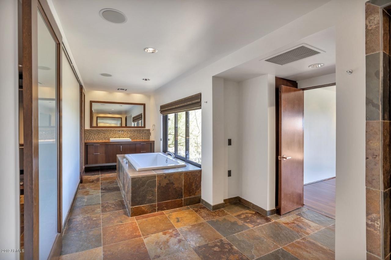 5401 East Wonderview Road Phoenix, AZ 85018 - Photo 37 of 58 Master bathroom