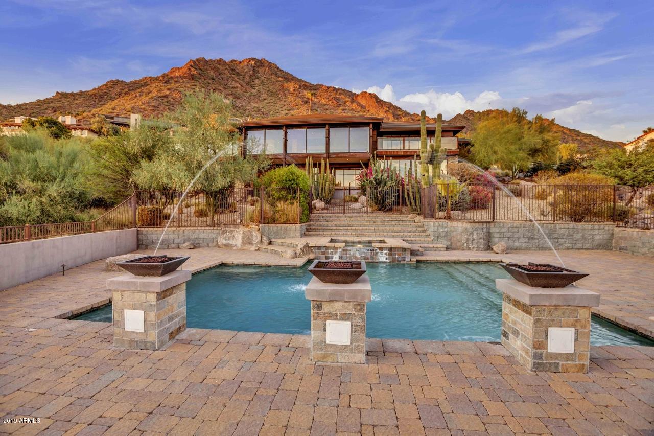 5401 East Wonderview Road Phoenix, AZ 85018 - Photo 43 of 58 Backyard view of Phoenix landmark