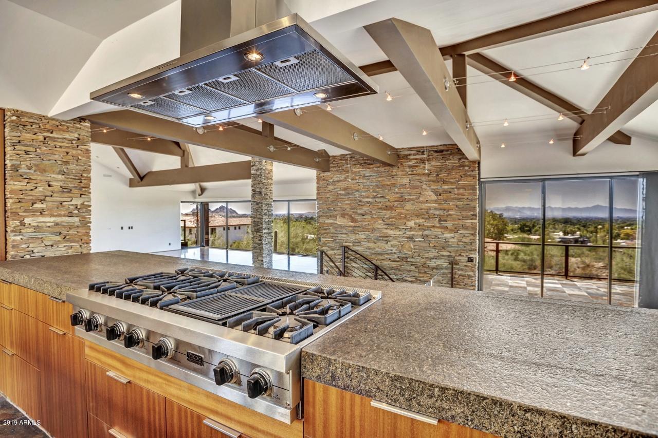 5401 East Wonderview Road Phoenix, AZ 85018 - Photo 8 of 58 Gas stove top island