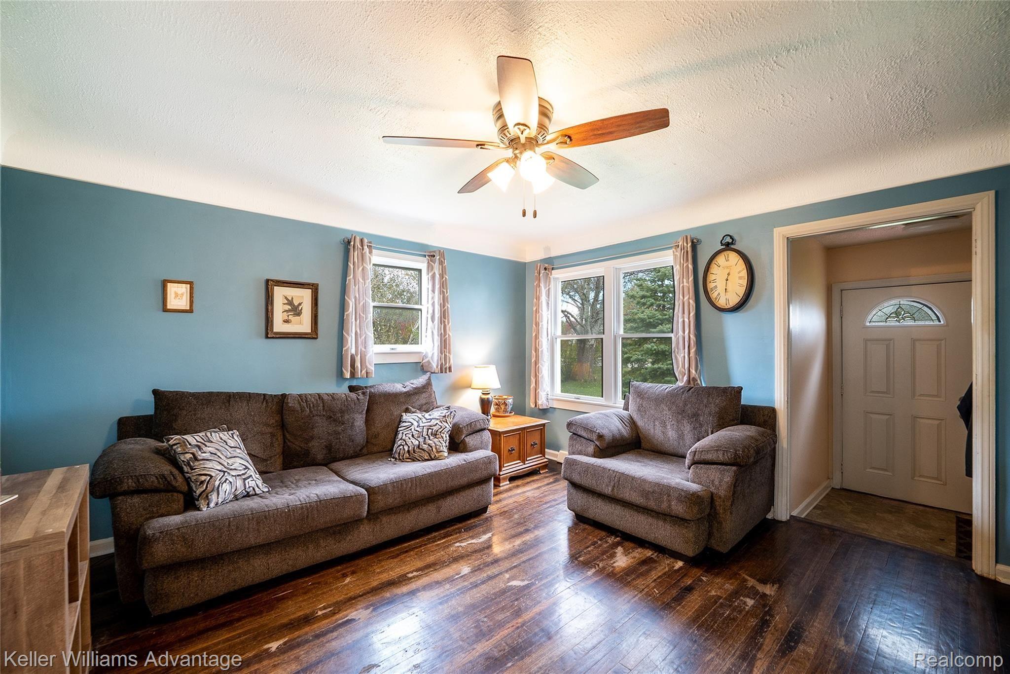 46455 Saltz Road Canton, MI 48187 - Photo 9 of 35 SaltzRd_46455_Living 2.jpg
