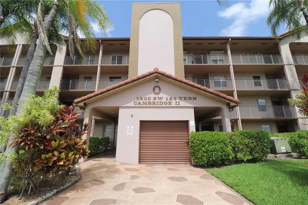 $1,900 | 1200 Southwest 124th Terrace, Unit 201O, Pembroke Pines, FL 33027