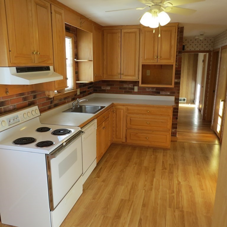 19 Washington Road Northborough, MA 01532 - Photo 3 of 12 Gallery Image 3