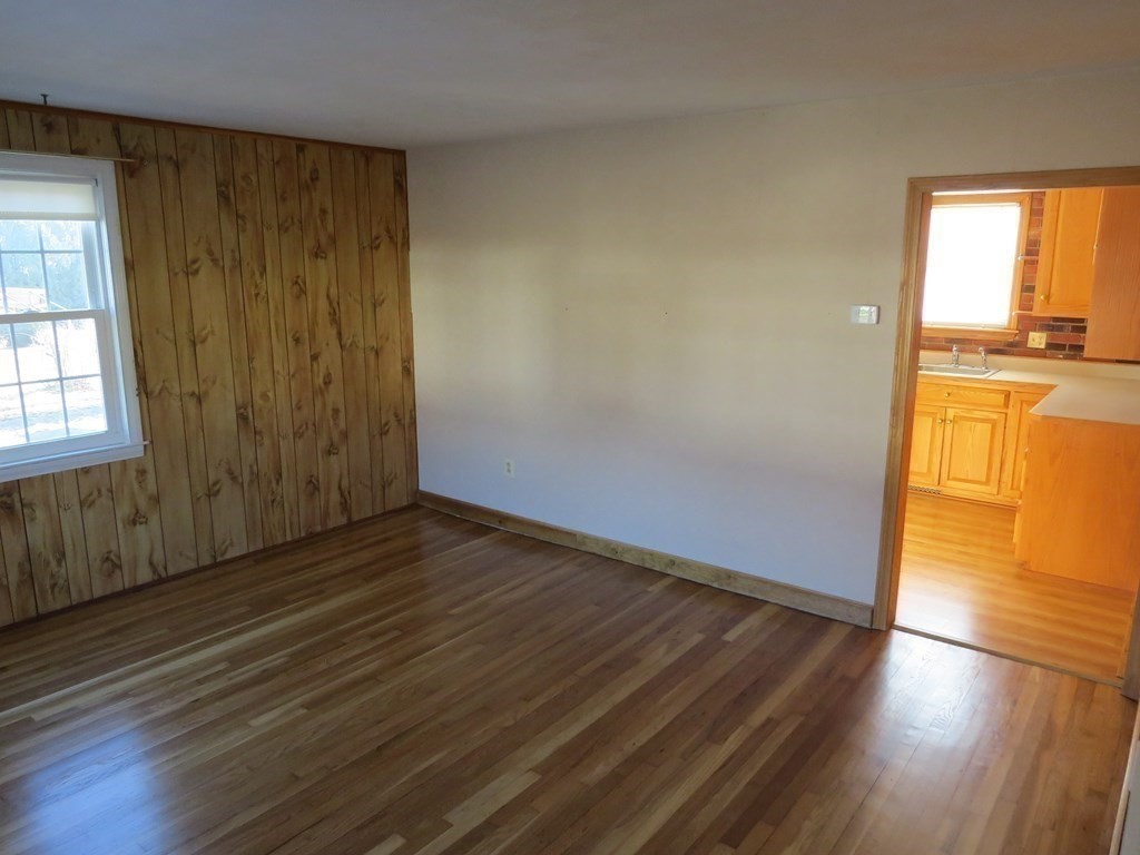 19 Washington Road Northborough, MA 01532 - Photo 6 of 12 Gallery Image 6