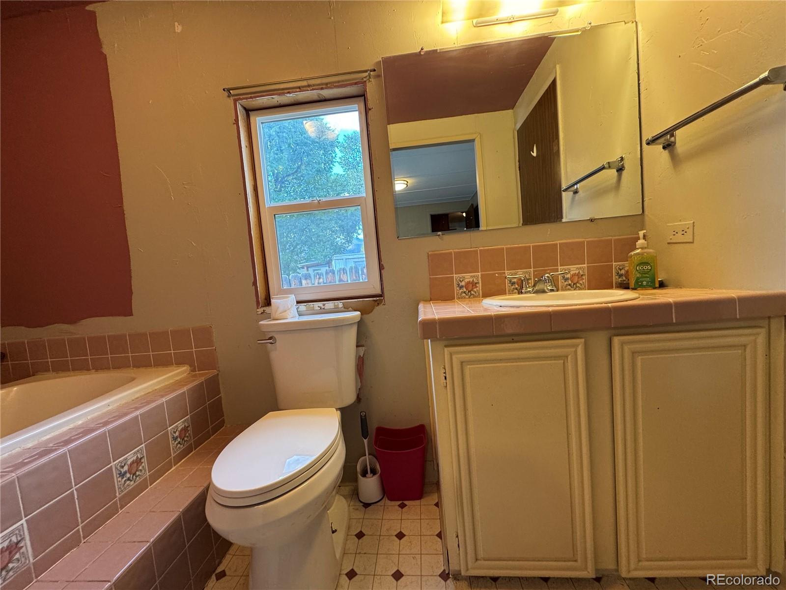 910 J Street, Unit F2 Salida, CO 81201 - Photo 12 of 18 a bathroom with a sink a toilet and bathtub