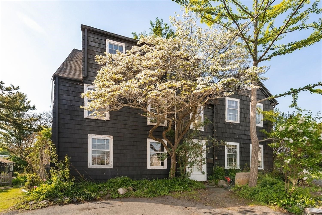 29-31 Circle Street Marblehead, MA 01945 - Photo 2 of 37