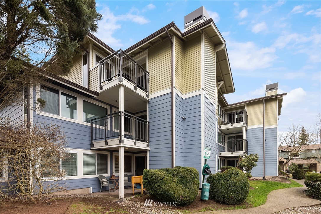 7581 Old Redmond Road, Unit 1 Redmond, WA 98052 - Photo 1 of 19 a front view of a house