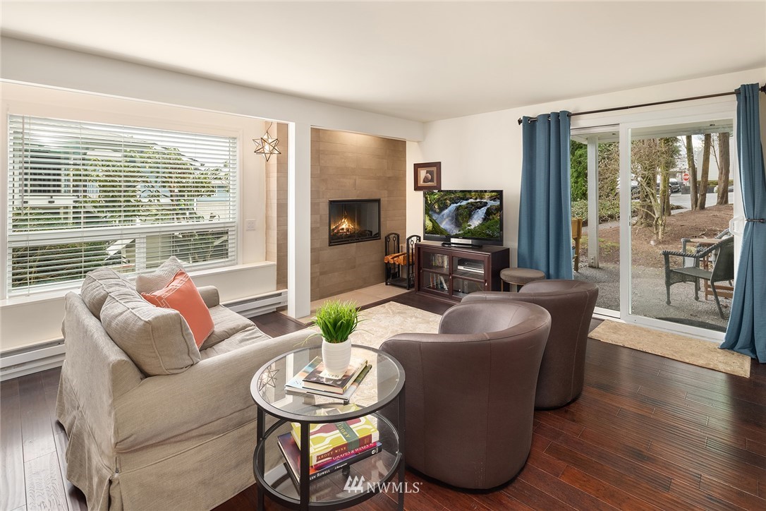 7581 Old Redmond Road, Unit 1 Redmond, WA 98052 - Photo 4 of 19 a living room with furniture and a large window