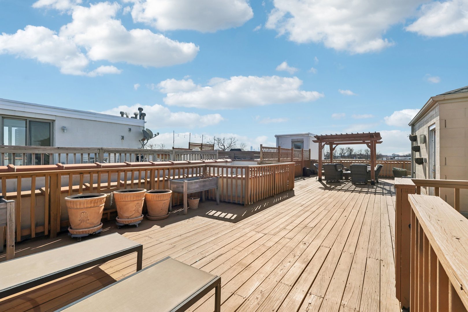 1473 West Irving Park Road, Unit 4E Chicago, IL 60613 - Photo 28 of 44 a view of a terrace with seating area