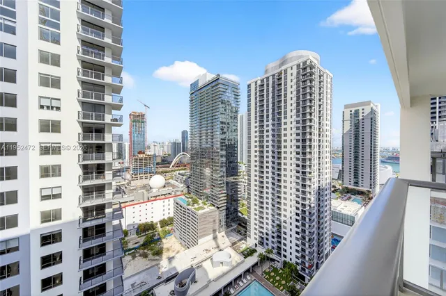 $3,300 | 11 Northeast 6th Street, Unit 3210, Miami, FL 33132