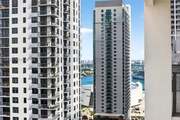 $3,300 | 11 Northeast 6th Street, Unit 3210, Miami, FL 33132