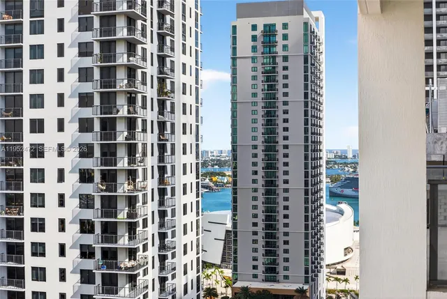 $3,300 | 11 Northeast 6th Street, Unit 3210, Miami, FL 33132