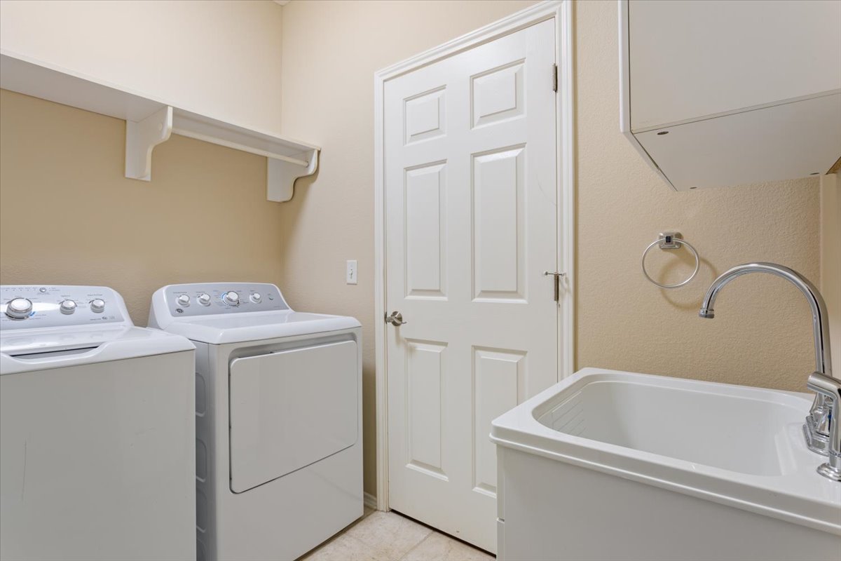 246 Red Poppy Trail Georgetown, TX 78633 - Photo 26 of 32 a bathroom with a sink a vanity and bathtub