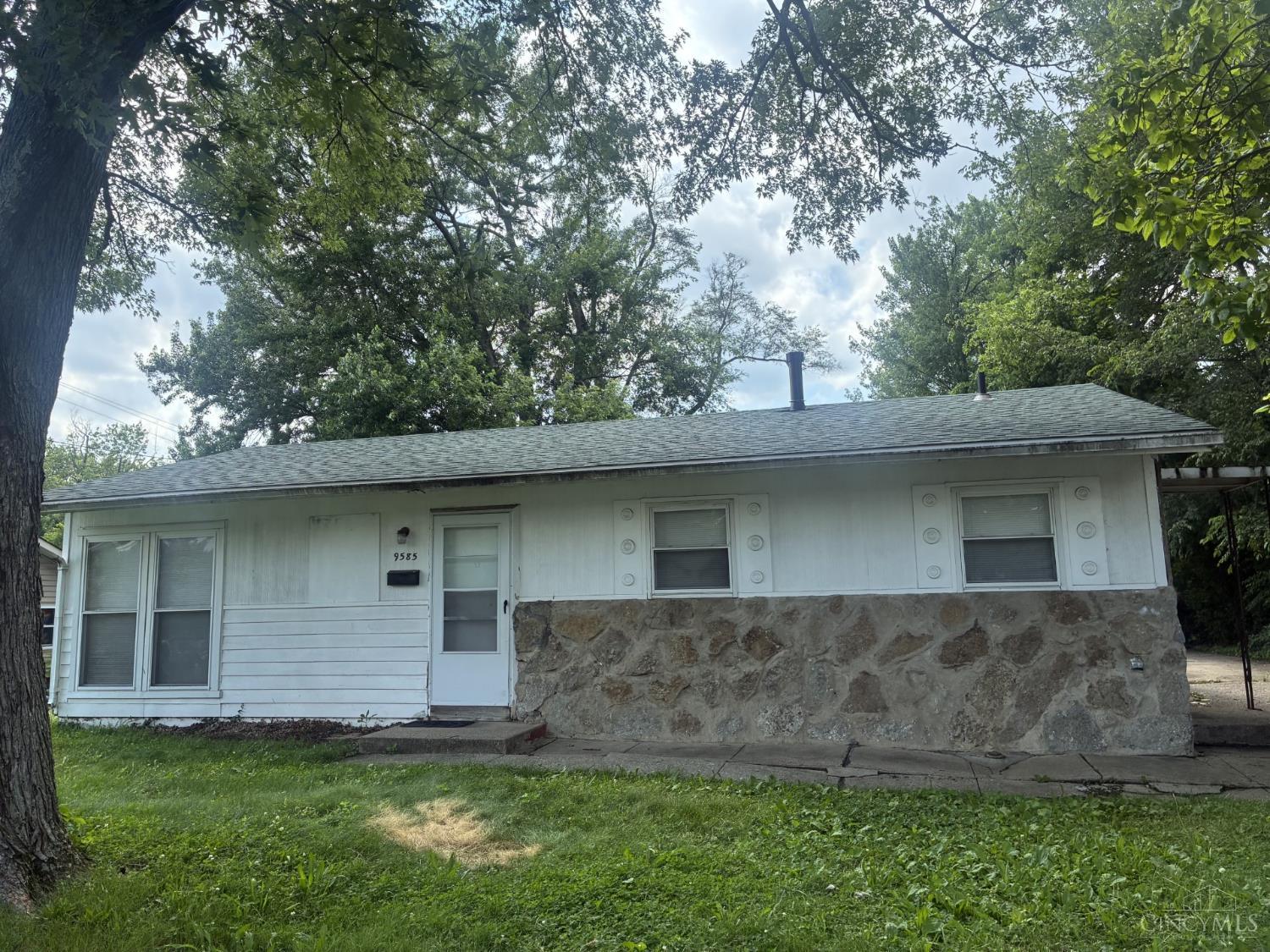 9585 Ridgemoor Avenue Cincinnati, OH 45231 - Photo 1 of 12