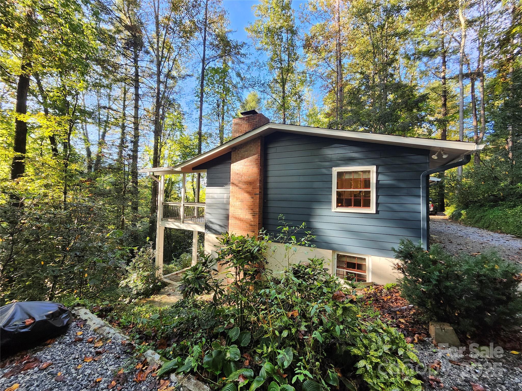112 Top Of The Mountain Road Hendersonville, NC 28739 - Photo 20 of 28 a backyard of a house with lots of green space