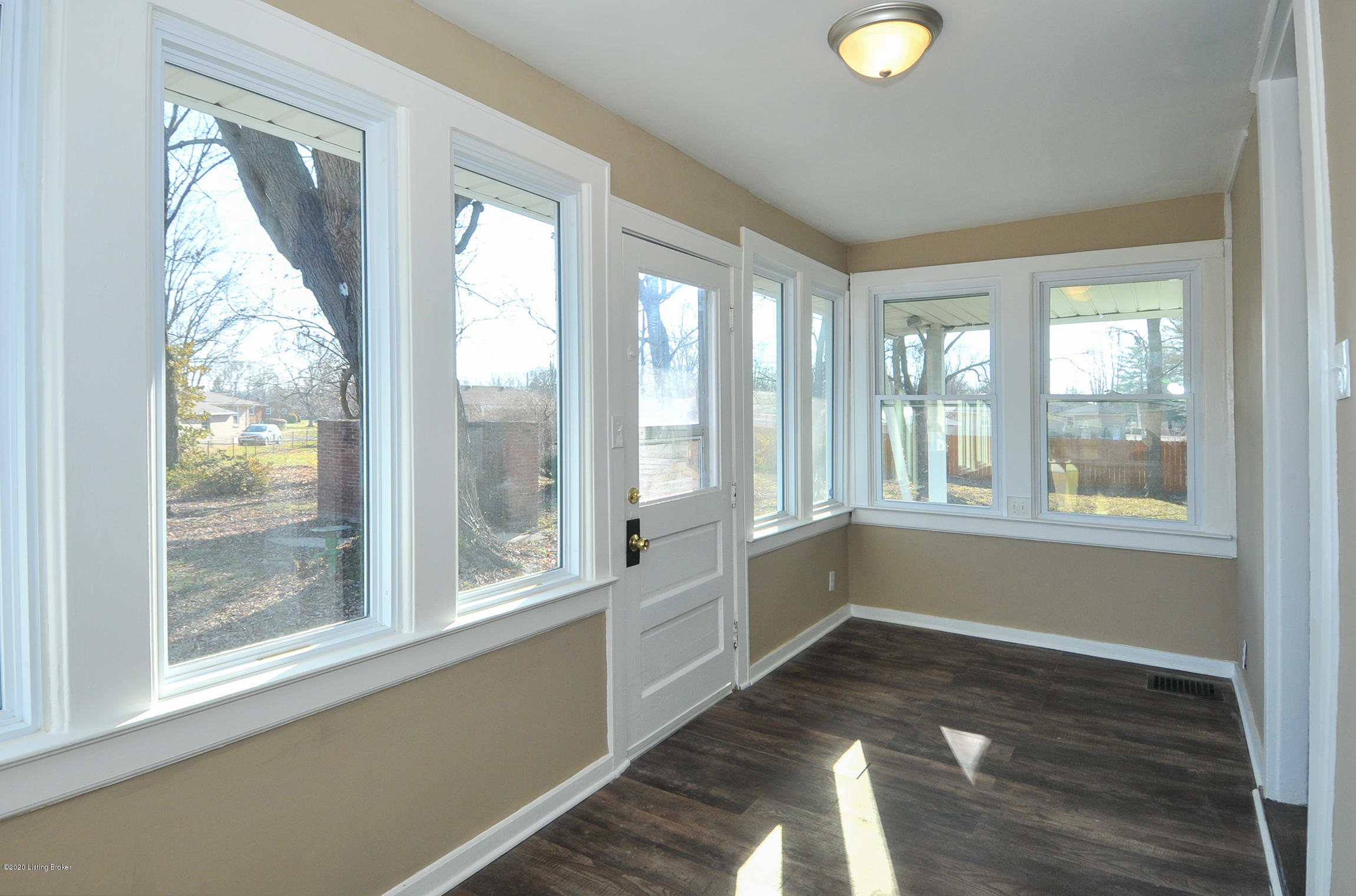 4927 Cane Run Road Louisville, KY 40216 - Photo 17 of 36 Sun porch