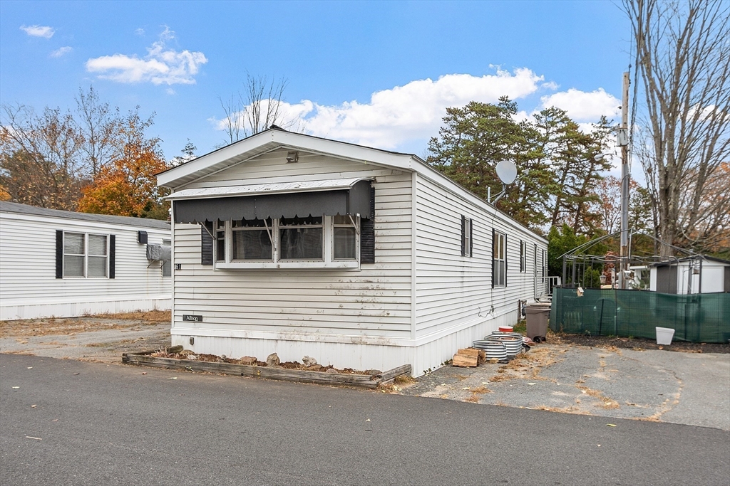 83 Clark Road, Unit 61 Shirley, MA 01464 - Photo 3 of 28 Gallery Image 3