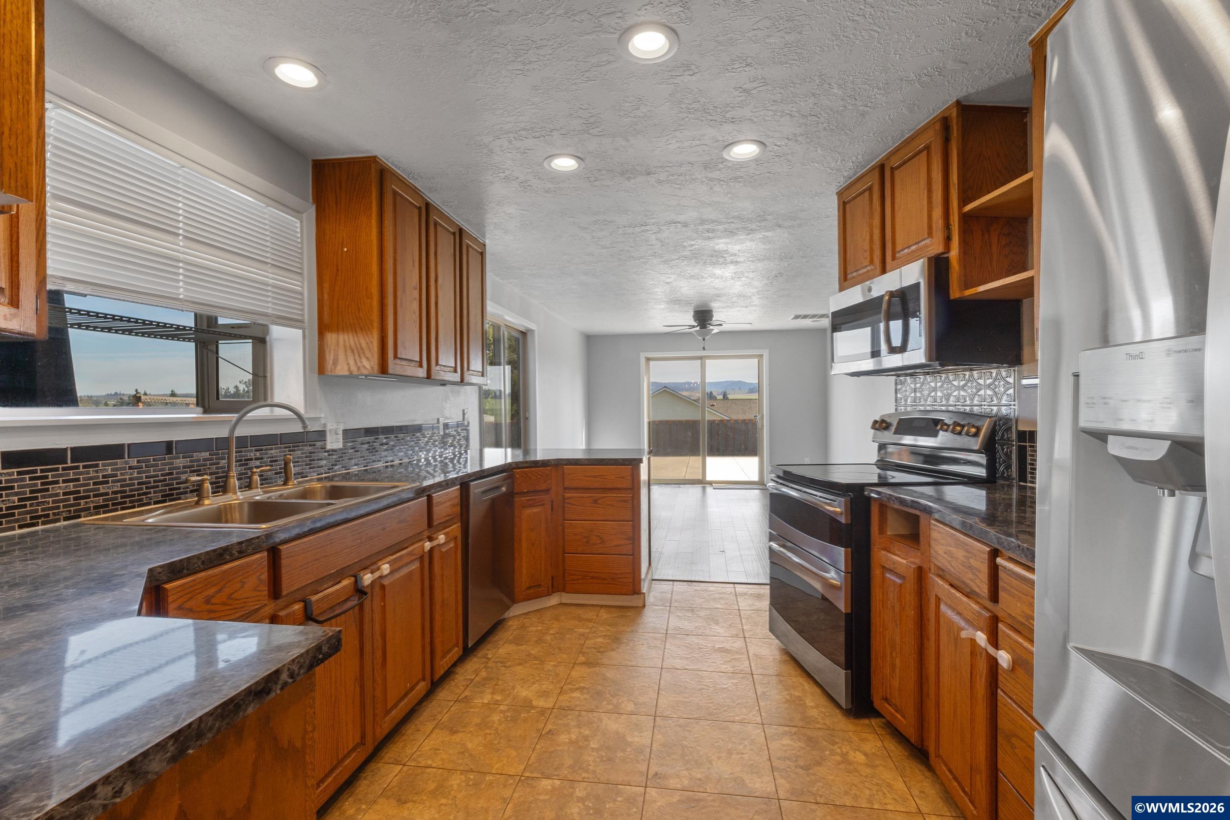 545 Northeast Overlook Way Sublimity, OR 97385 - Photo 12 of 47