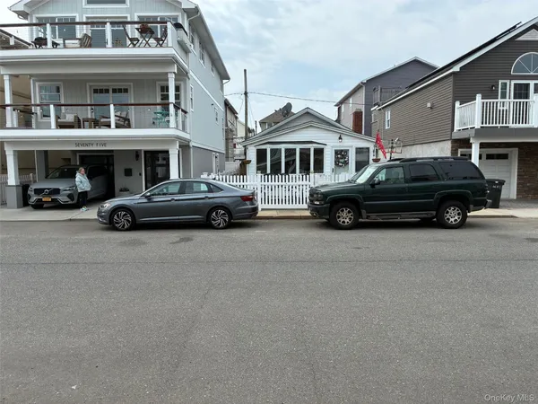 a car parked in front of a building