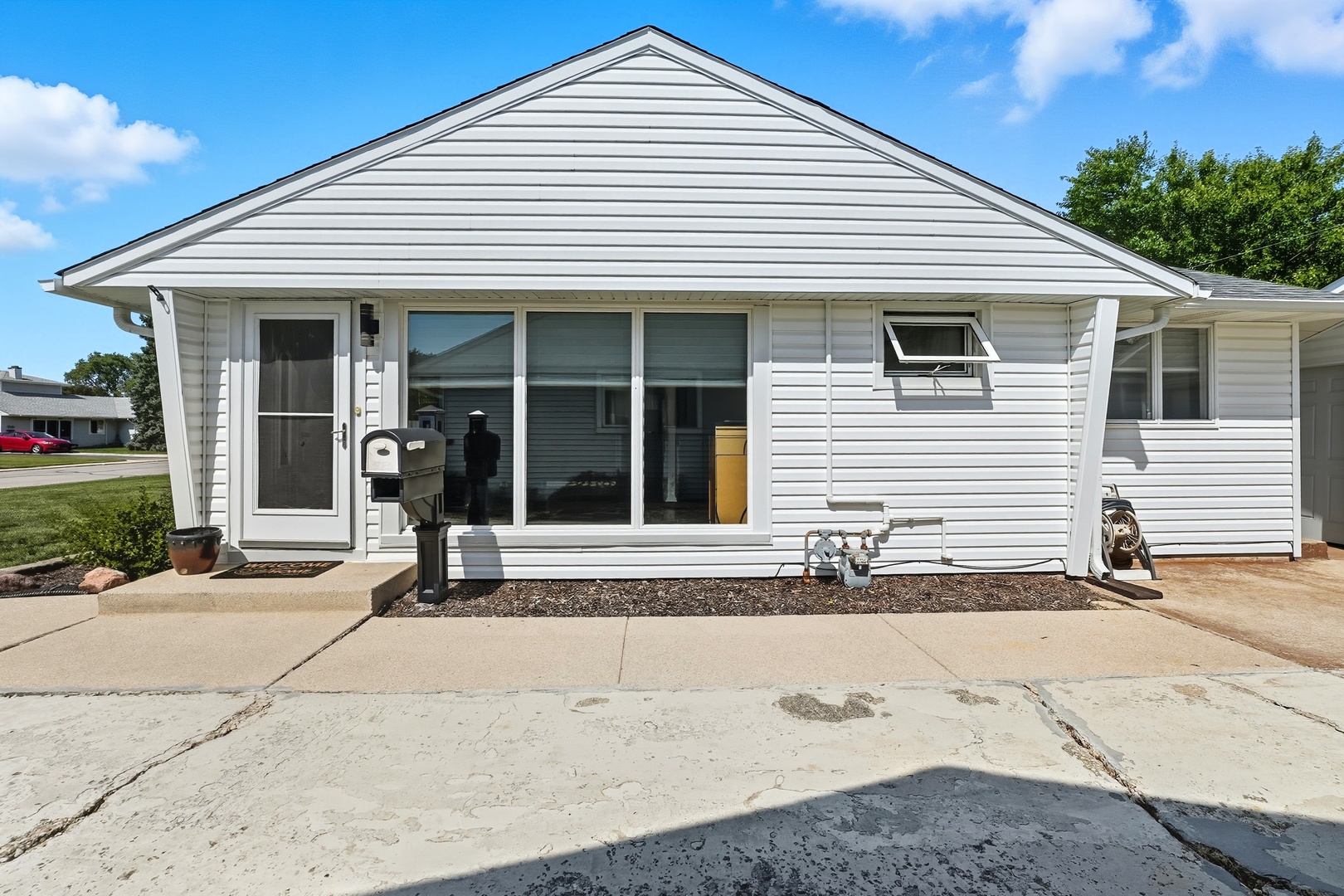 8755 South Corcoran Road Hometown, IL 60456 - Photo 3 of 26