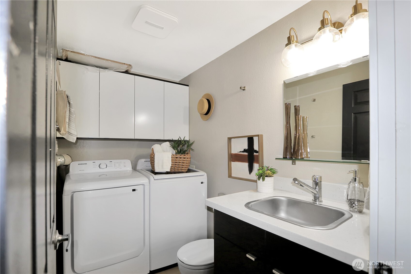 1533 18th Avenue South, Unit 5 Seattle, WA 98144 - Photo 7 of 20 a bathroom with a sink and a mirror