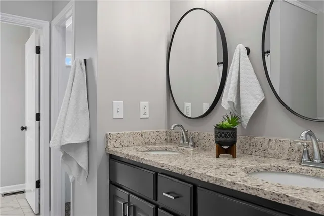 $420,000 | 916 North Hickory Drive, Tonganoxie, KS 66086