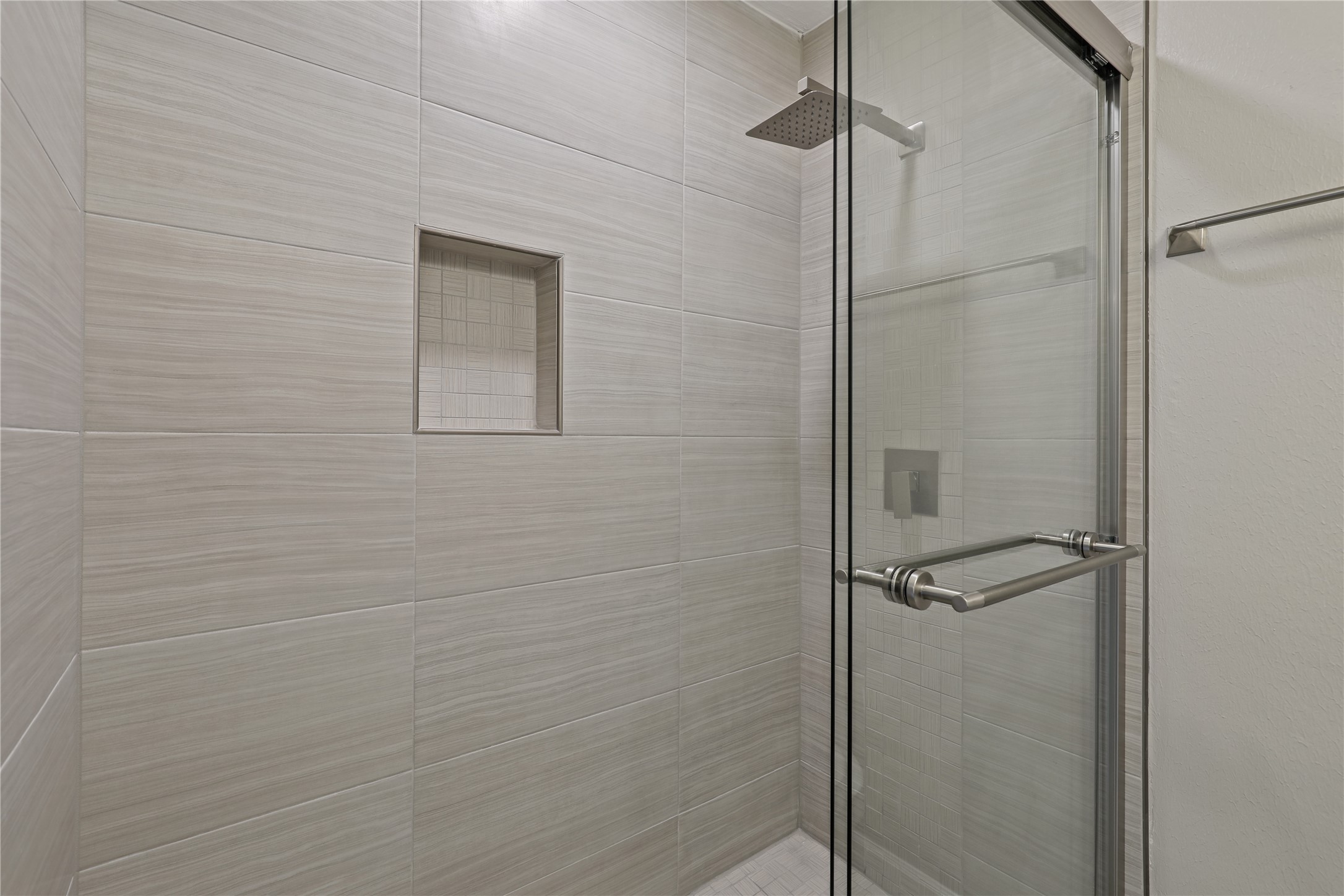 2201 Fountain View Drive, Unit 45 Houston, TX 77057 - Photo 11 of 11 a bathroom with a shower