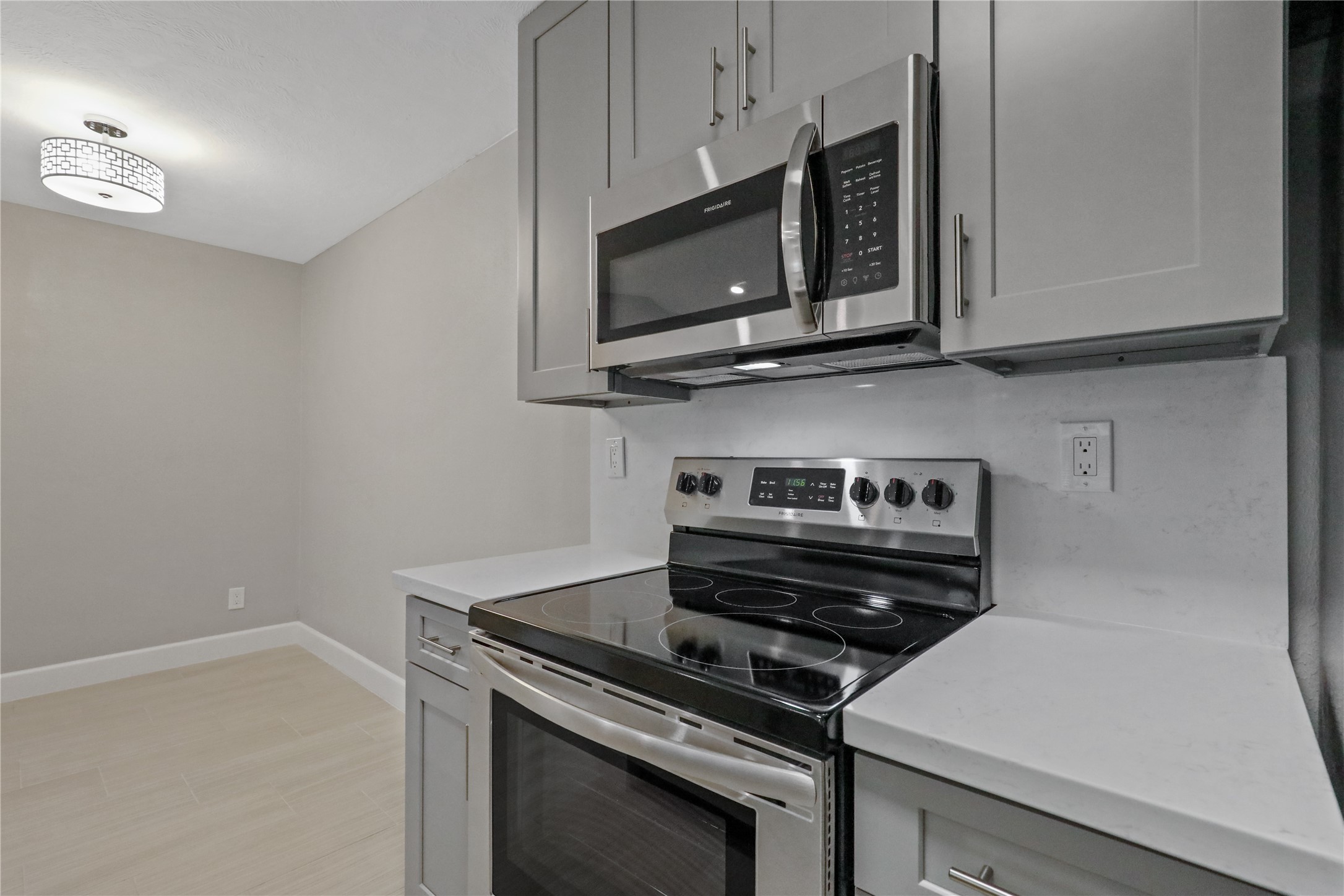 2201 Fountain View Drive, Unit 45 Houston, TX 77057 - Photo 3 of 11 a stove top oven sitting inside of a kitchen