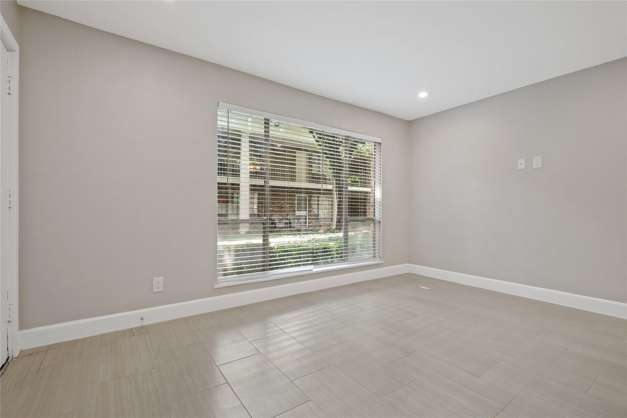 2201 Fountain View Drive, Unit 45 Houston, TX 77057 - Photo 6 of 11 an empty room with windows