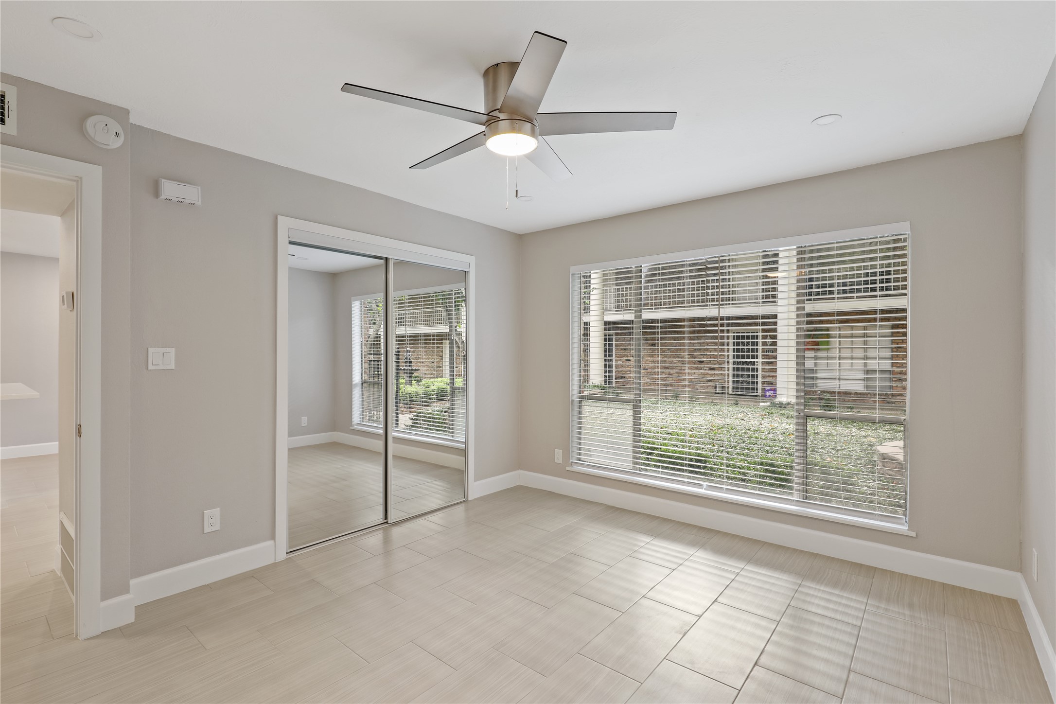 2201 Fountain View Drive, Unit 45 Houston, TX 77057 - Photo 8 of 11 a view of an empty room with a window