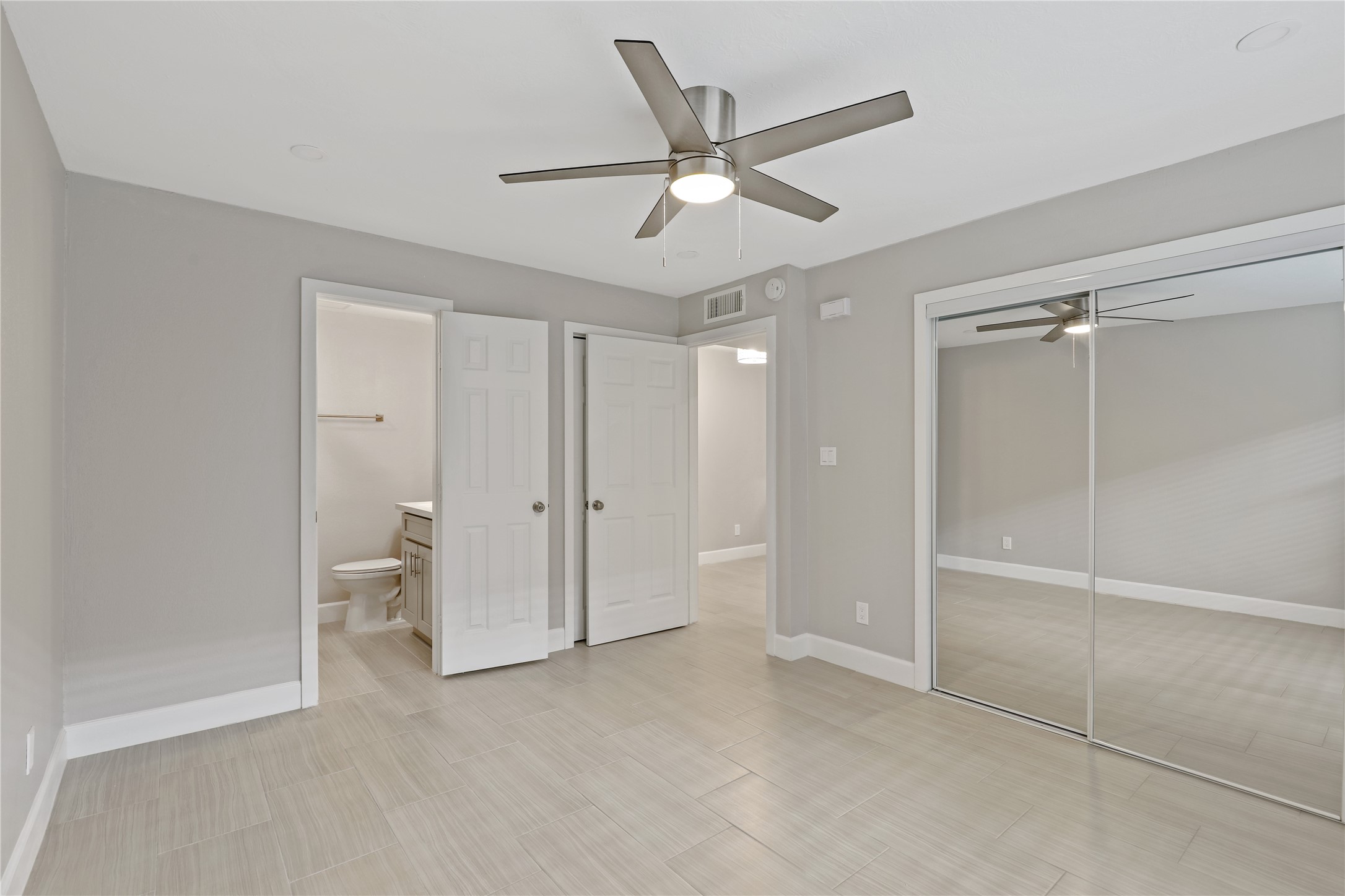 2201 Fountain View Drive, Unit 45 Houston, TX 77057 - Photo 9 of 11 a view of a bathroom