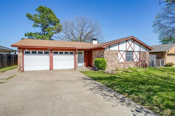 $185,000 | 728 Northwest Douglas Street, Burleson, TX 76028