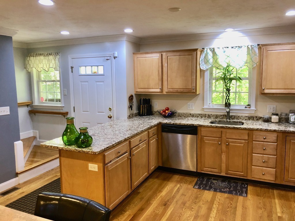 41 Overlook Road Holbrook, MA 02343 - Photo 7 of 29