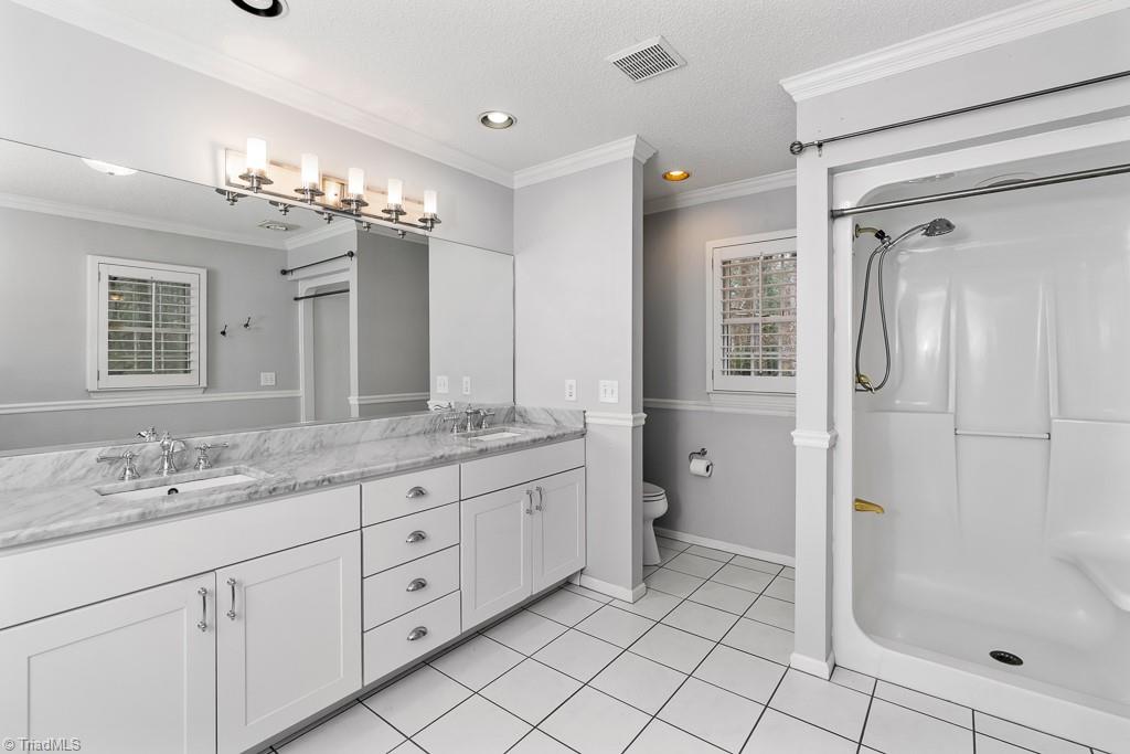 929 Embler Road Lexington, NC 27292 - Photo 22 of 45 Spacious primary bathroom