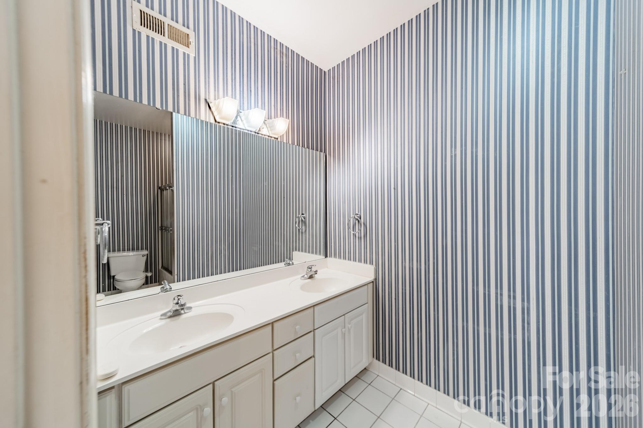 316 Kimberly Road Davidson, NC 28036 - Photo 27 of 37 a bathroom with a sink and a mirror